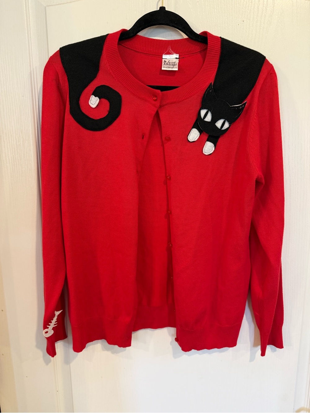 Sweet midnight red knit button-up reworked cardigan black cat appliqué large
